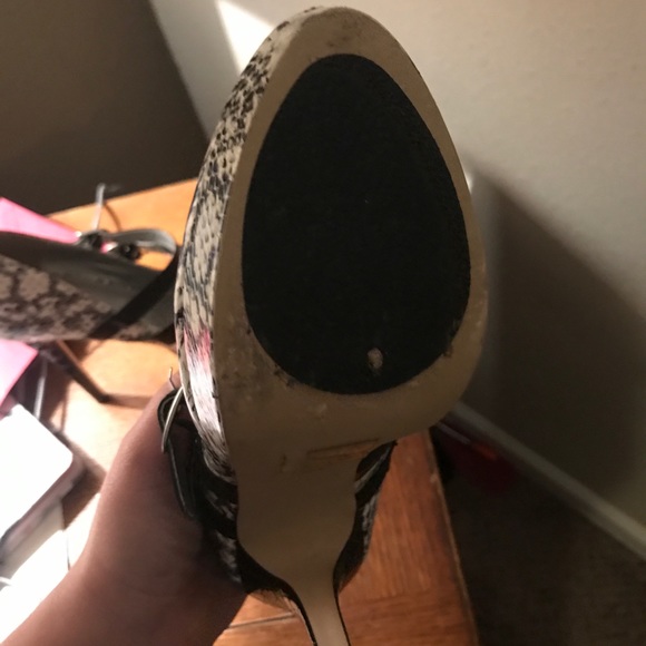 Snake skin high heels - Picture 2 of 3